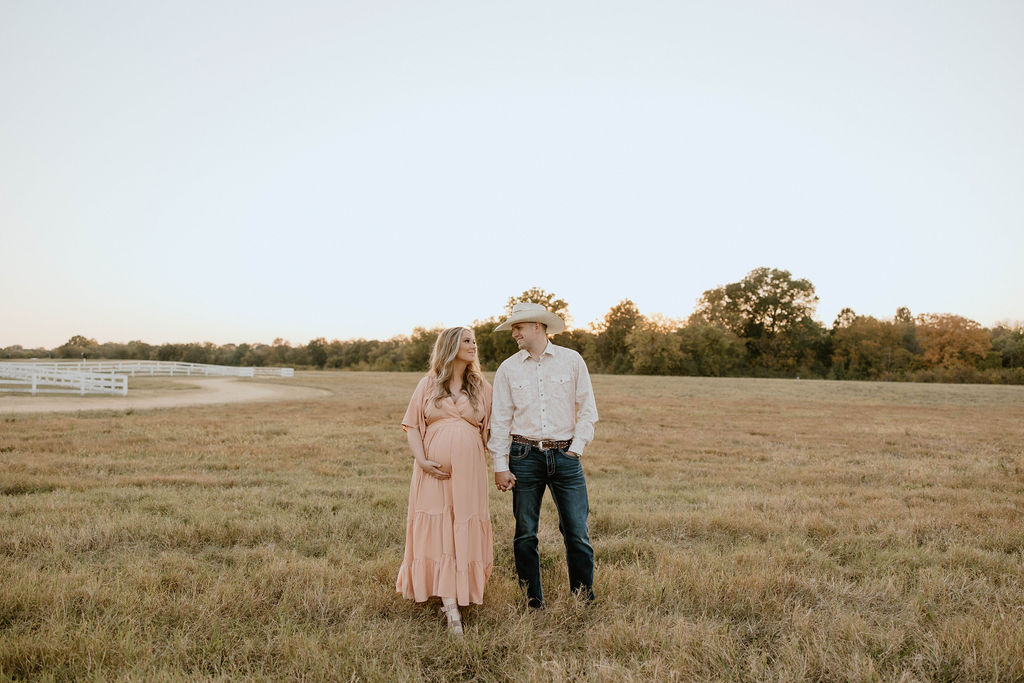 Maternity Session at Harlinsdale Farm during golden hour